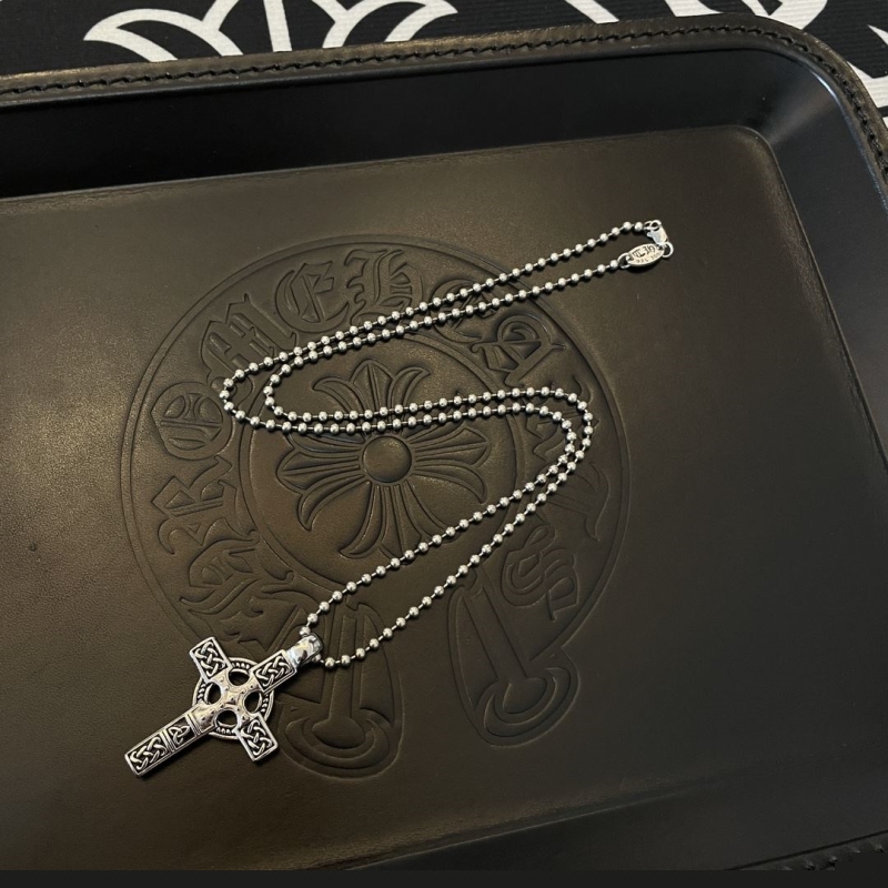 Ch**me He**ts necklaces